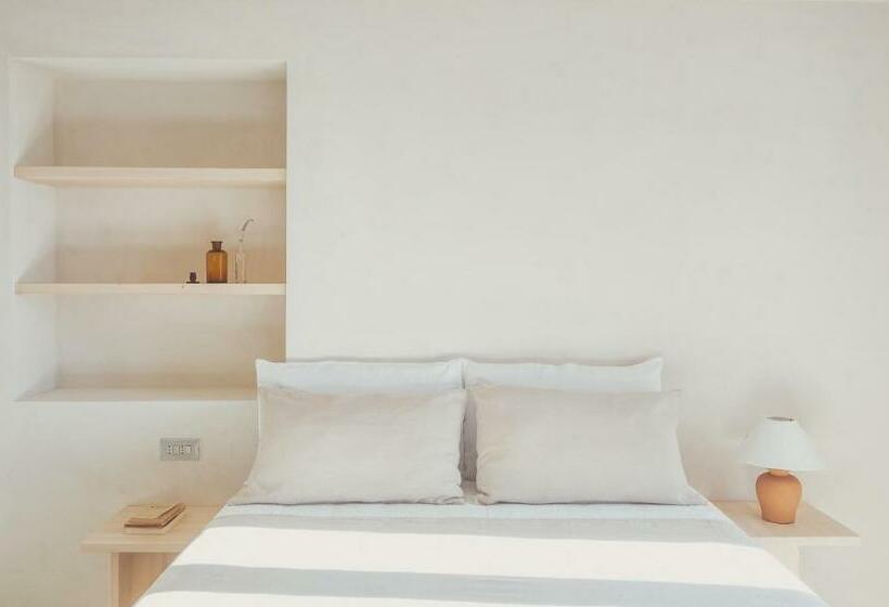 اتاق لوکس با بالکن و چشم‌انداز دریا, Casa Pinta Rooms