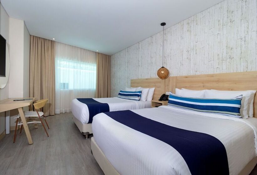 带2个双人床的标准工作室, Aquamare