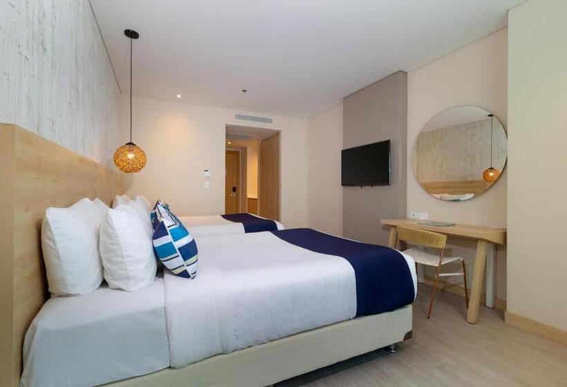 带2个双人床的标准工作室, Aquamare