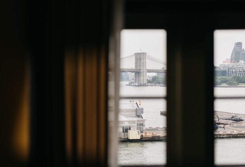 Junior suite with river view, Casa Cipriani New York