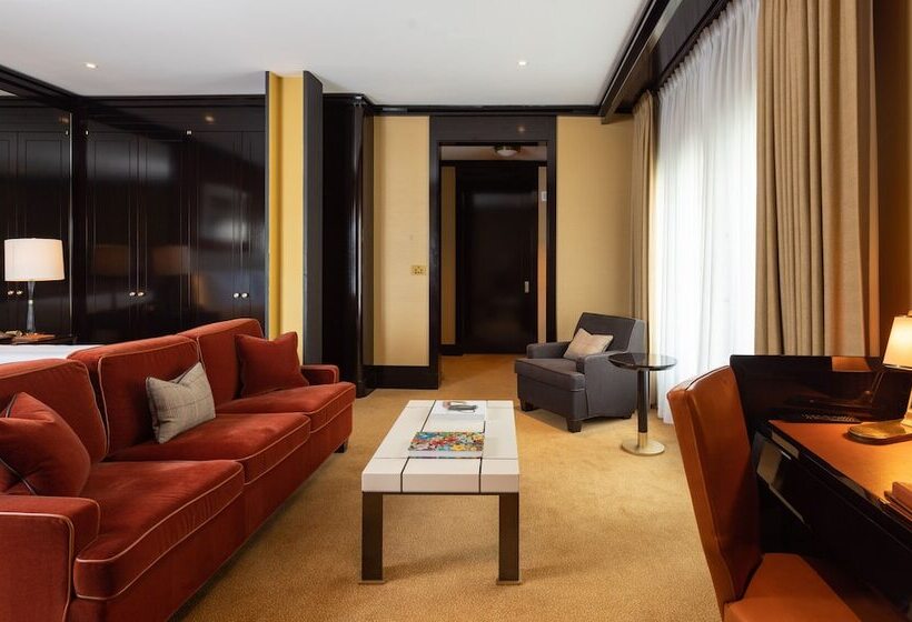 Junior suite with river view, Casa Cipriani New York