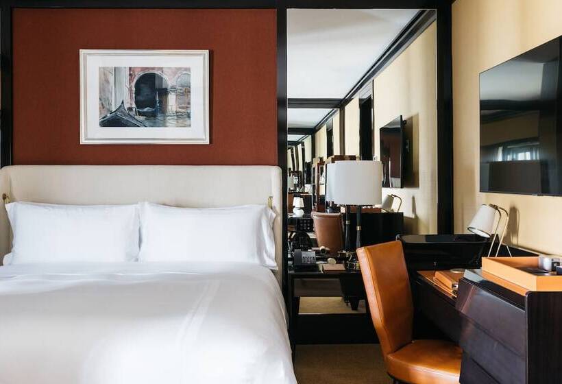 Junior suite with river view, Casa Cipriani New York