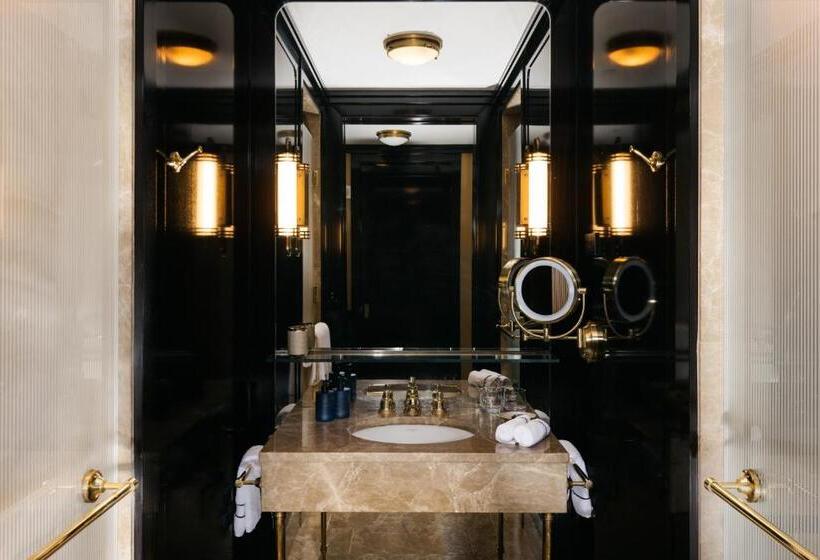 Junior suite with river view, Casa Cipriani New York