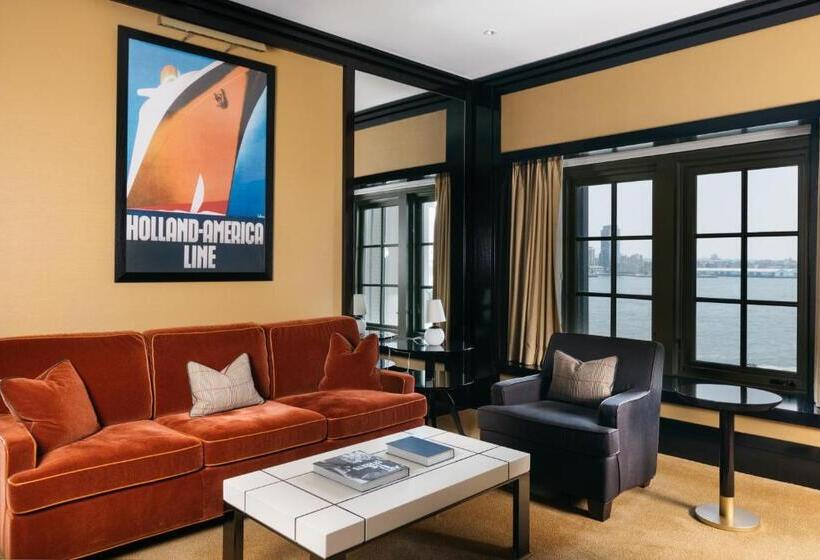 Junior suite with river view, Casa Cipriani New York