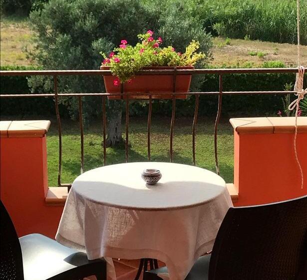 חדר סטנדרט לשלושה עם טרסה, Villa Laregina