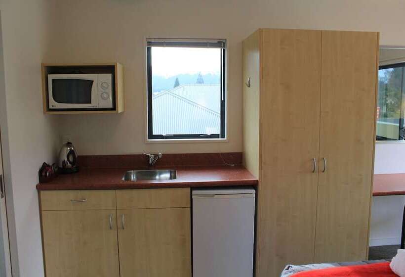 استودیوی سوپریور, Bella Vista Motel Te Anau