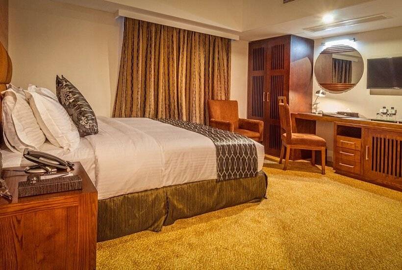 اتاق لوکس, Aara Hospitality Services Limited