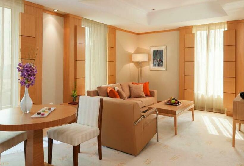 سوئیت کلاسیک, Carlton Downtown