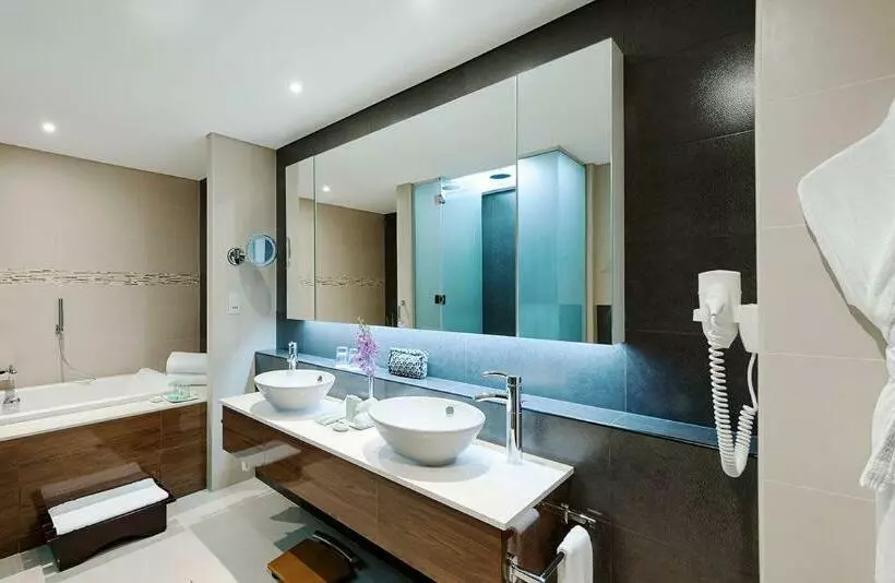 سوئیت 2 خوابه, Carlton Downtown