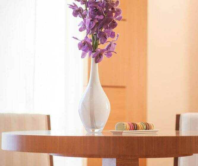 سوئیت دلوکس 2 خوابه, Carlton Downtown