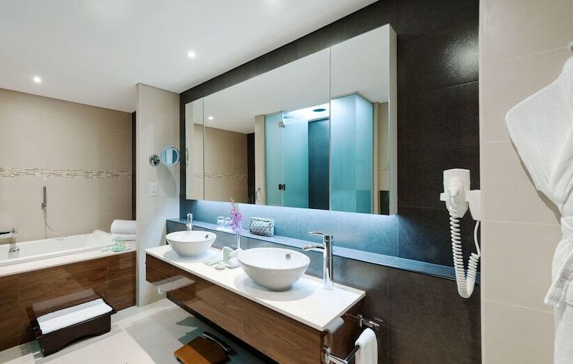 سوئیت با چشمانداز, Carlton Downtown