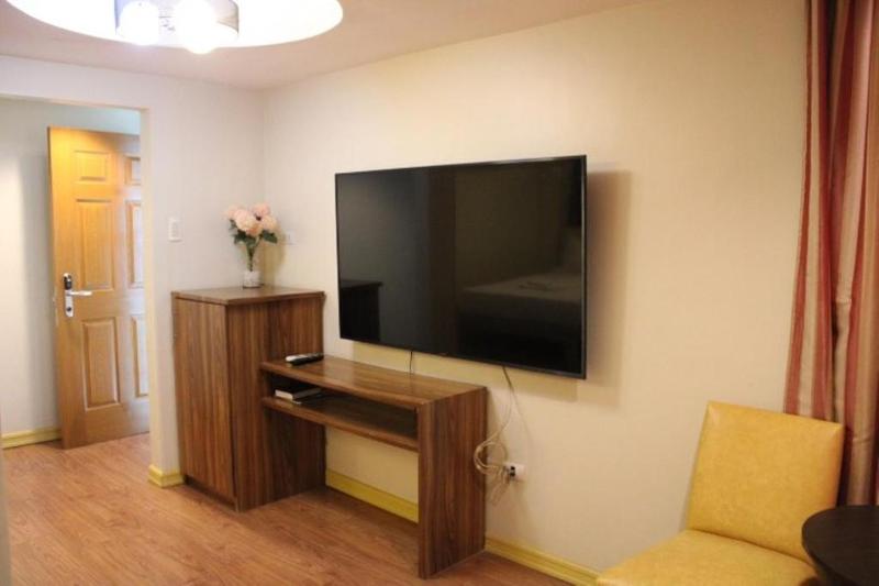 سوییت, Festive Hotel Makati