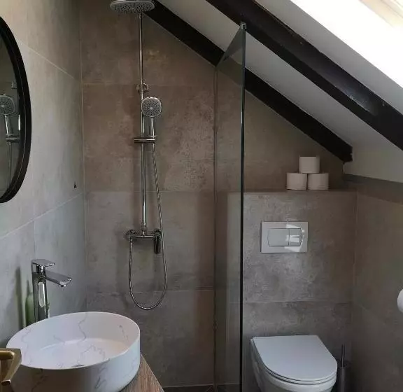 オーシャンビューバルコニー付きワンベッドルームアパートメント, Guest House Pikala
