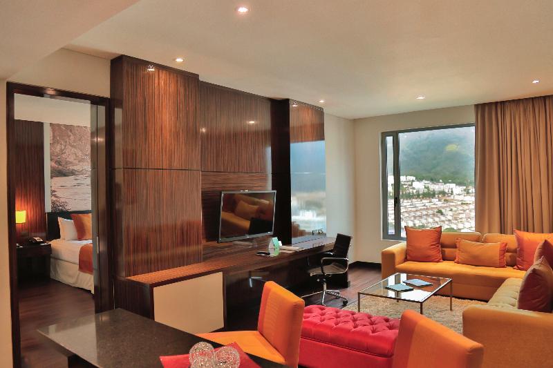 جناح, Holiday Inn Bucaramanga Cacique, An Ihg