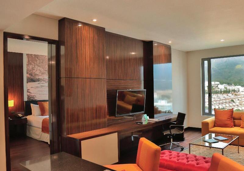 جناح, Holiday Inn Bucaramanga Cacique, An Ihg