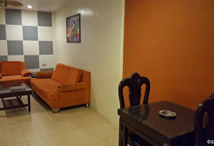 جناح جونيور, Hollywood Drivein