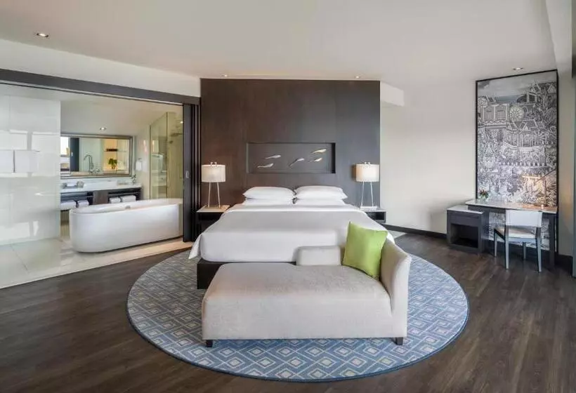 Club Room King Bed