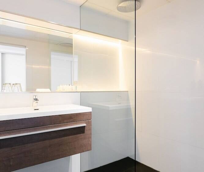 חדר סופריור, Lakes