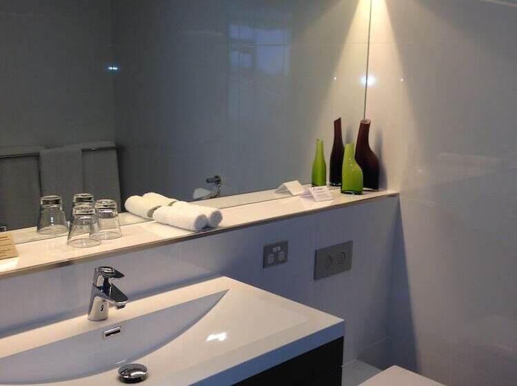 חדר סופריור, Lakes