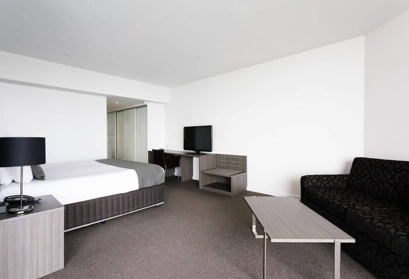 חדר סופריור לשלושה, Lakes