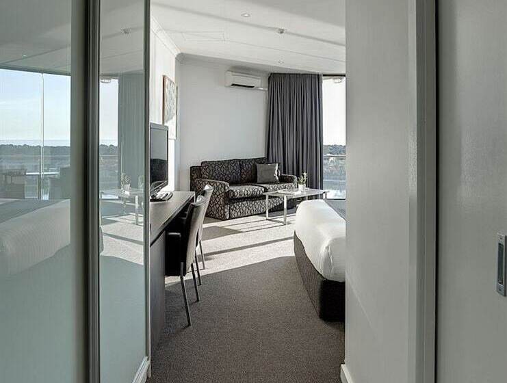 חדר סופריור לשלושה, Lakes