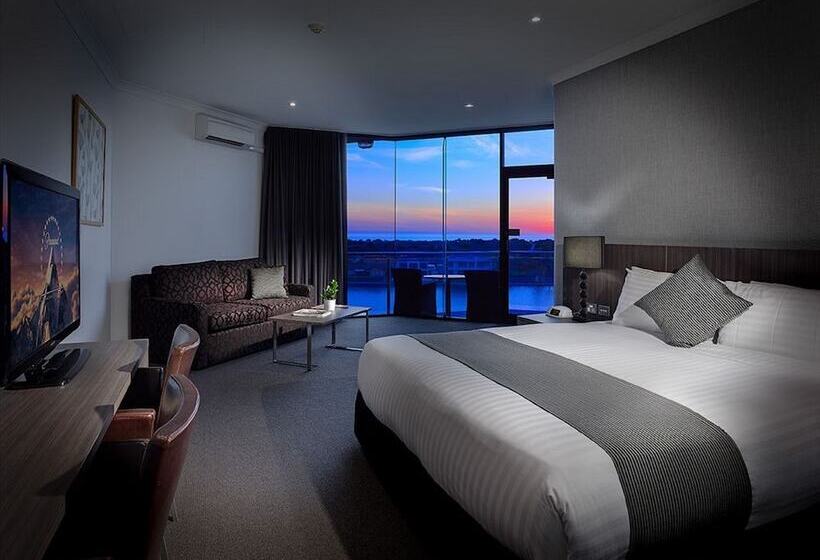 חדר סופריור לשלושה, Lakes