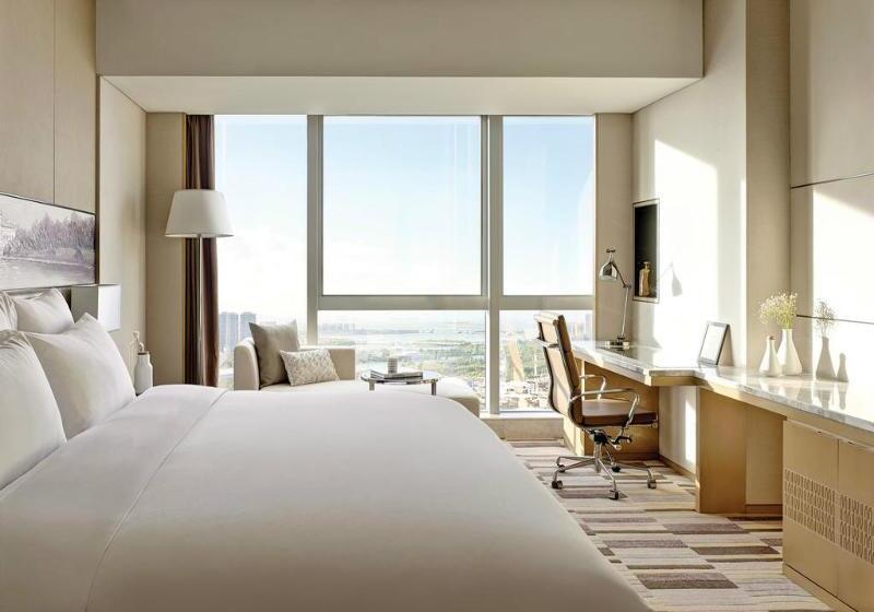 Номер Deluxe, Langham Place Xiamen