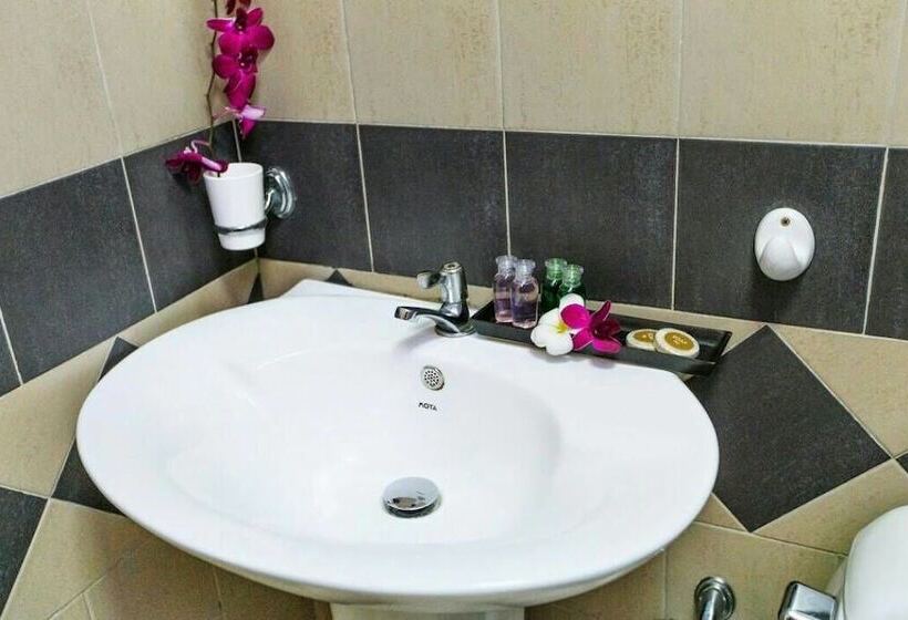 חדר סופריור, Meewaya