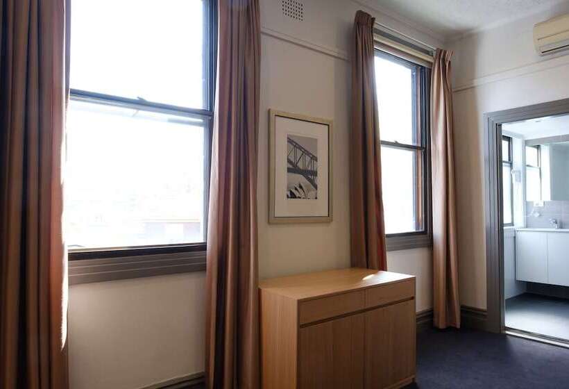 اتاق لوکس, Royal Exhibition