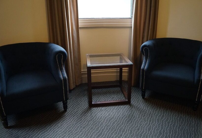 اتاق لوکس, Royal Exhibition