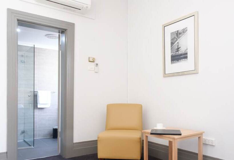 اتاق لوکس, Royal Exhibition