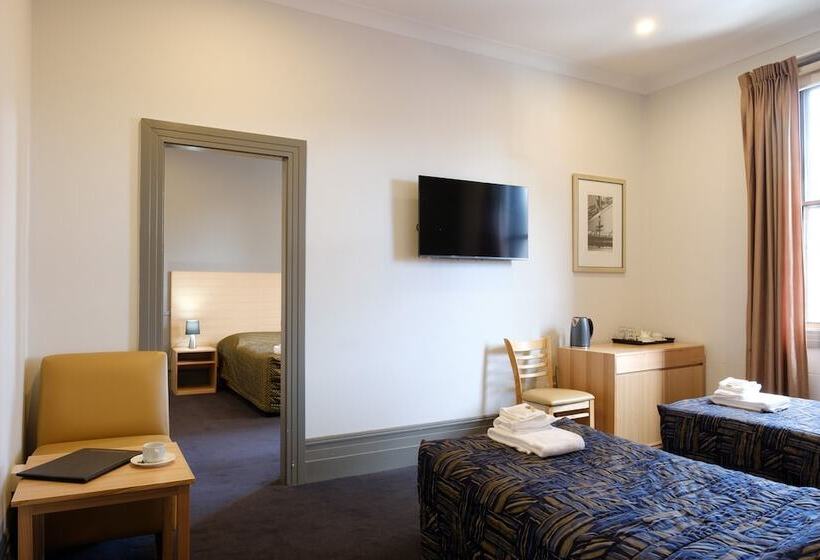 اتاق لوکس, Royal Exhibition