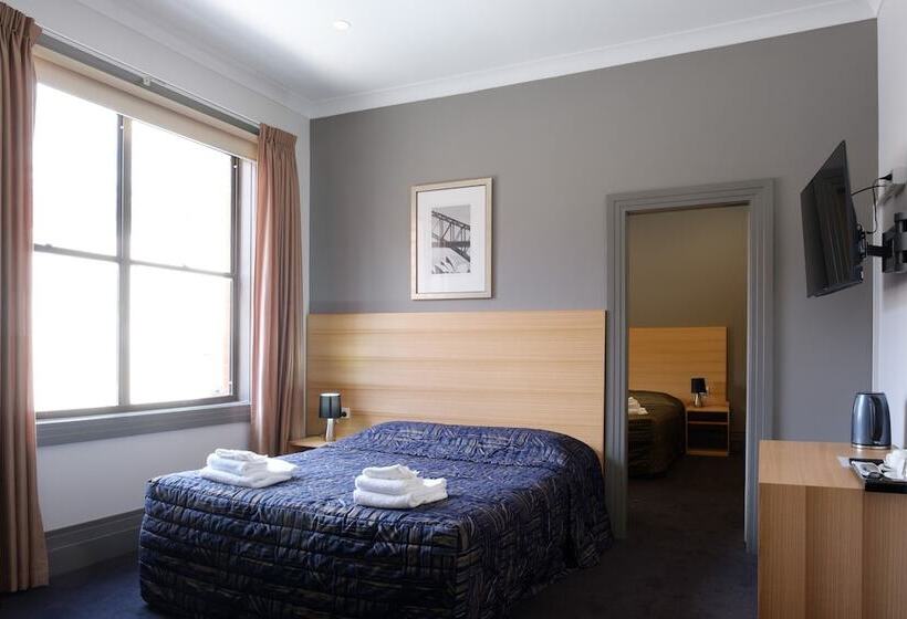 اتاق لوکس, Royal Exhibition