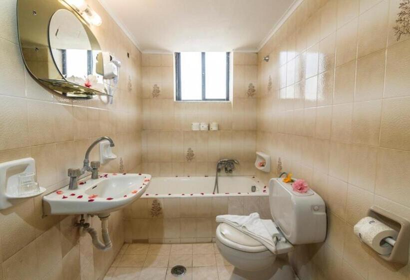 デラックスの4人部屋, Tivoli