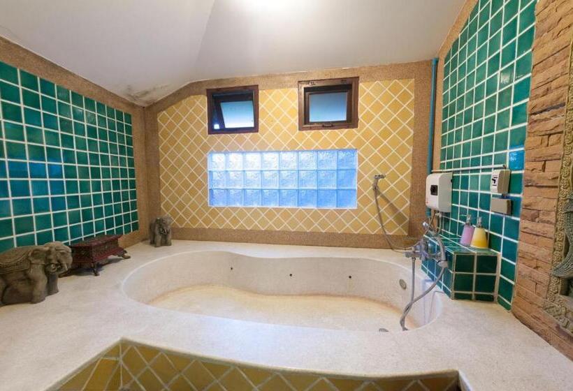 Полулюкс, Ruen Ariya Resort