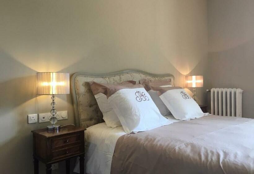 اتاق لوکس با تخت بزرگ, Chateau Vary