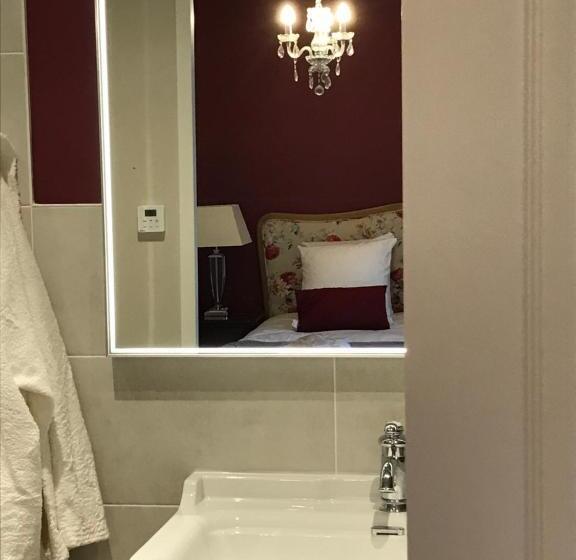 غرفة قياسية مزوَّدة بشُرفة, Chateau Vary