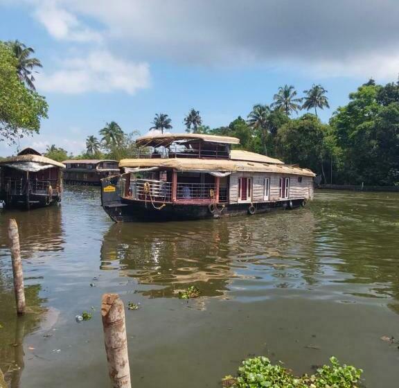 خانه 2 خوابه, Johnson S Homestay   Ecohouseboat