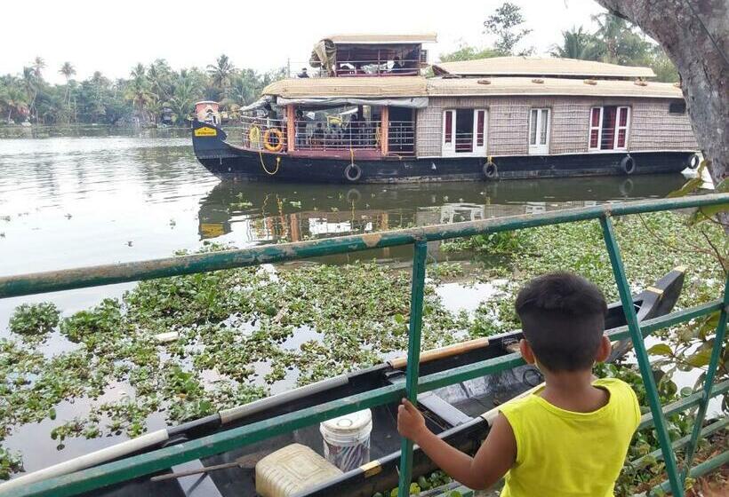 Casa 2 Quartos, Johnson S Homestay   Ecohouseboat