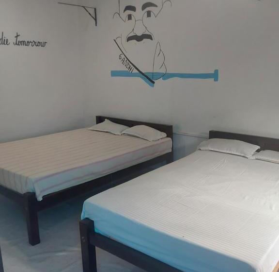 اتاق خانوادگی, Johnson S Homestay   Ecohouseboat