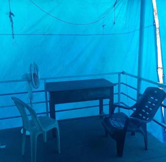 اتاق استاندارد چهار تخته, Johnson S Homestay   Ecohouseboat