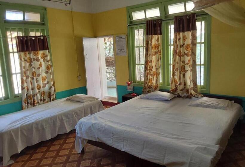 اتاق استاندارد با بالکن, Johnson S Homestay   Ecohouseboat