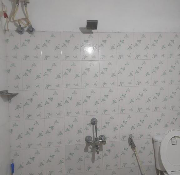 Quarto Quádruplo Estandar, Johnson S Homestay   Ecohouseboat