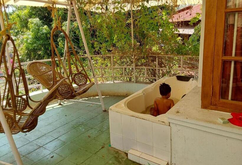 اتاق خانوادگی, Johnson S Homestay   Ecohouseboat