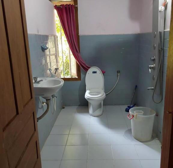 اتاق خانوادگی, Johnson S Homestay   Ecohouseboat