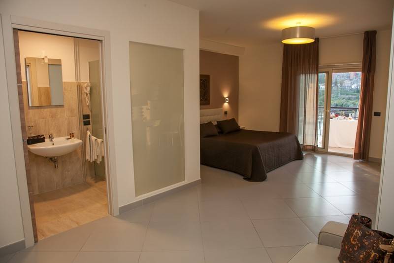 غرفة إدارية ثلاثية, 4 Spa Resort