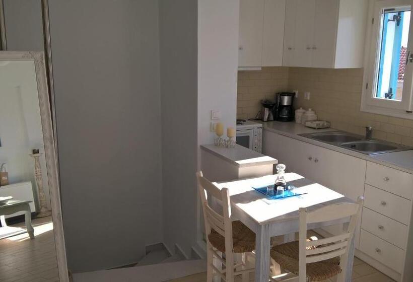 سوییت سوپریور با چشم‌انداز دریا, Galaxa Mansion