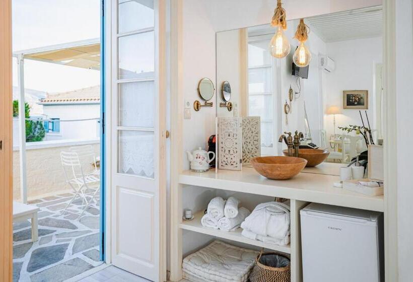 سوییت جونیور با چشم‌انداز دریا, Galaxa Mansion