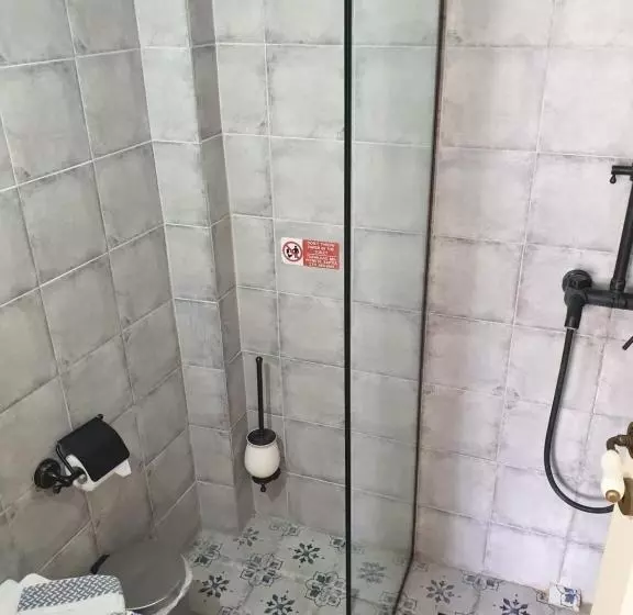 Deluxe Kolmen Hengen Huone, Galaxa Mansion