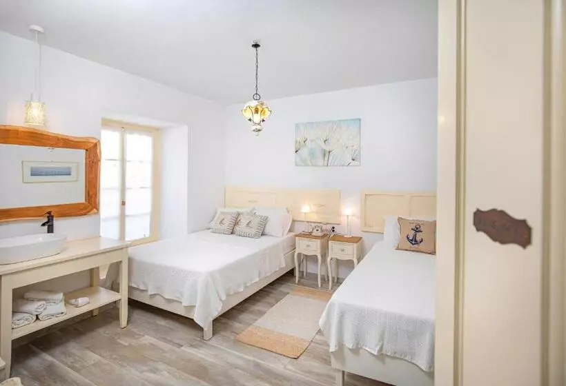Deluxe Kolmen Hengen Huone, Galaxa Mansion